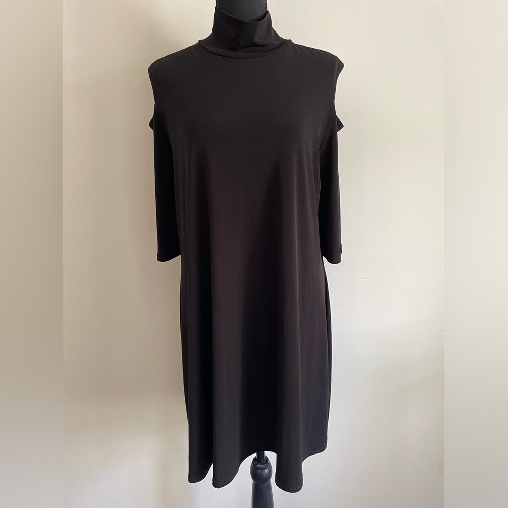 Clara Sun Woo Sz L Black Shift Dress Cold Shoulder Funnel Neck Stretch Midi